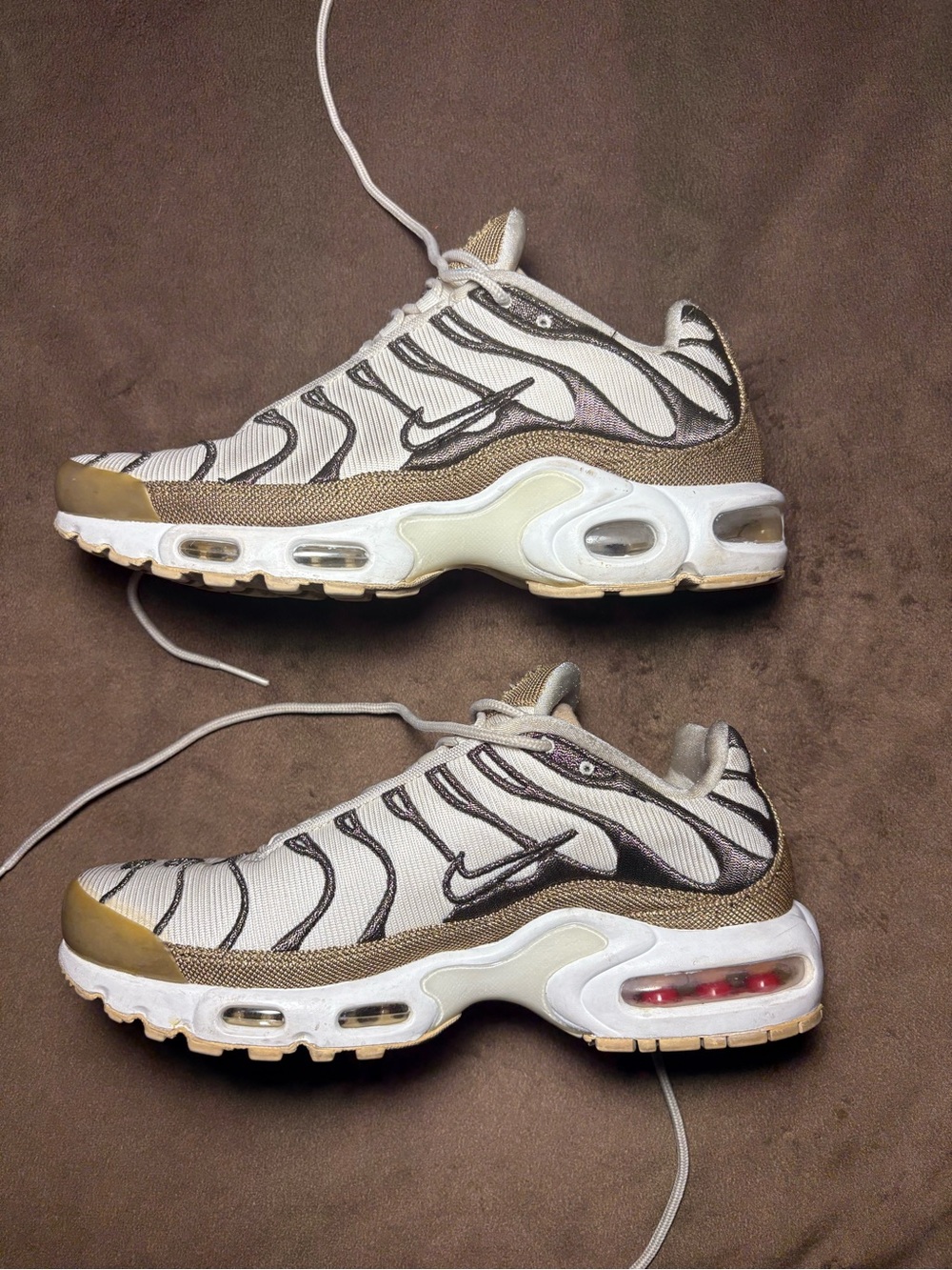 Nike Air Max Plus Premium TN Ivory / Metallic Gold Sneakers – Women’s Size 7.5